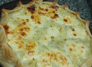 Una foto de Tarta de cebolla y queso 🧅 🧀