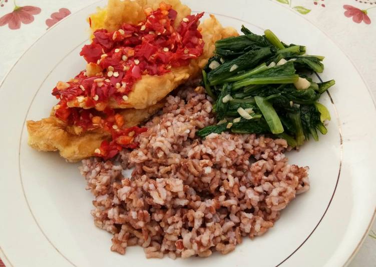 Telur geprek sambal korek