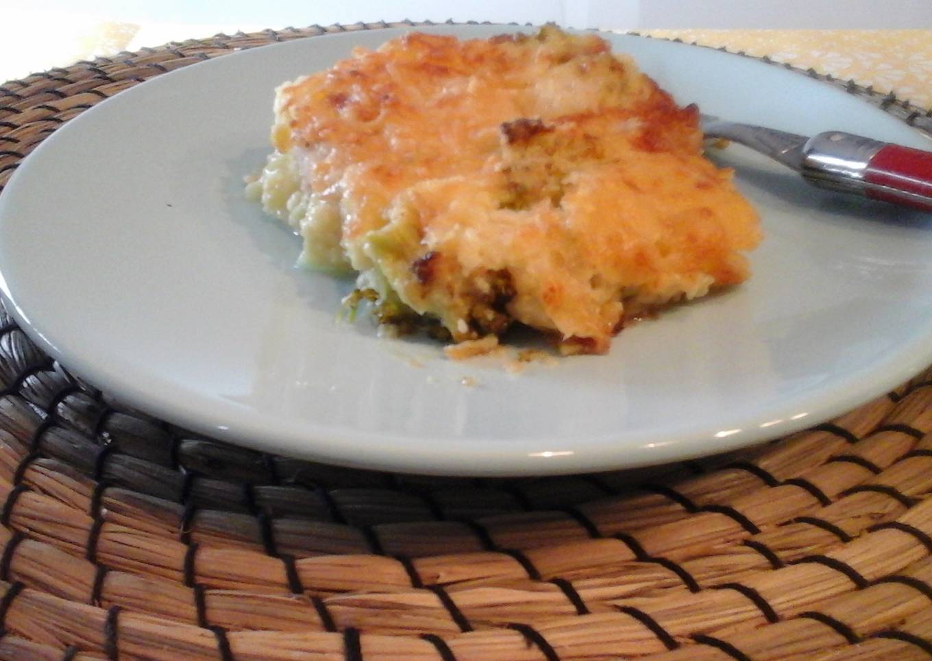 Mashed potatoes with bacon and mozzarella cheese