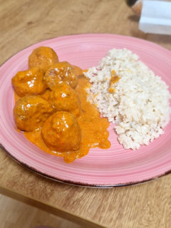 Una foto de Albóndigas blanditas en salsa de tomate
