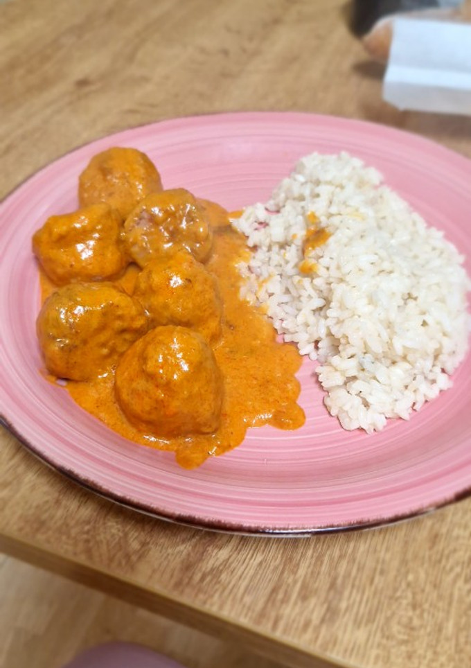 Una foto de Albóndigas blanditas en salsa de tomate