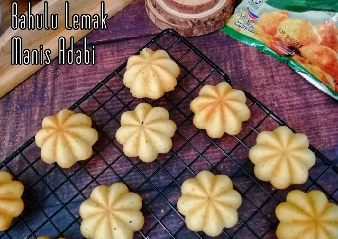 Bahulu Lemak Manis Adabi