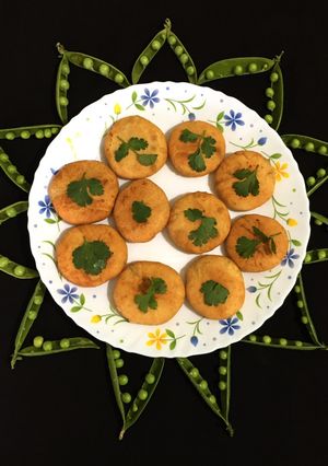A picture of Green Peas Kachori.