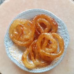A picture of Kesariya jalebi.