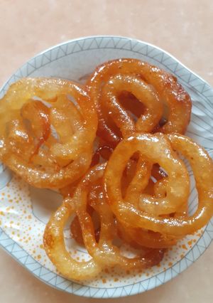 A picture of Kesariya jalebi.