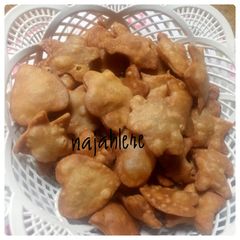 A picture of Spice crackers.