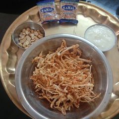 A picture of Dry aloo weffers.