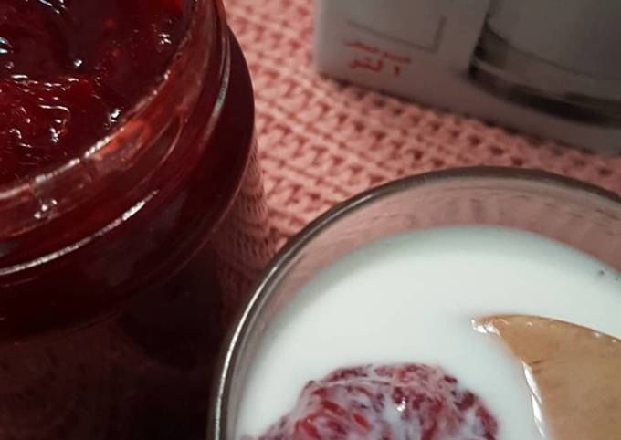 Cara Gampang Membuat Selai Strawberry Homemade yang Bikin Ngiler