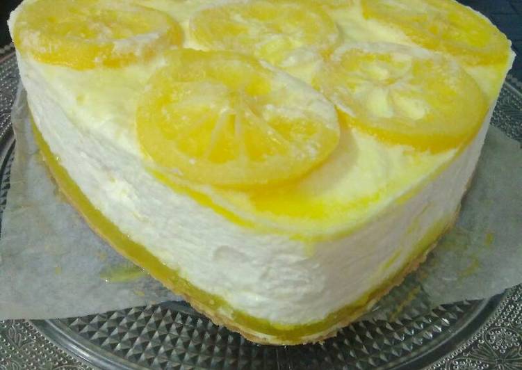 Tarta de mousse de limón