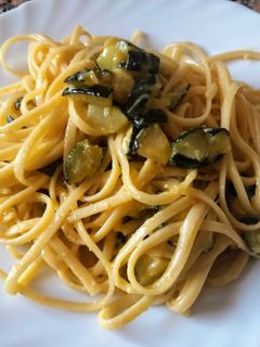 Una foto de Tallarines a la carbonara vegetal