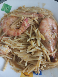 Una foto de Fideos con langostinos