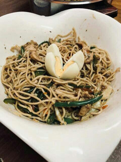 A picture of Spaghetti with eggs.