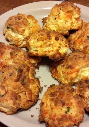A picture of Cheddar Biscuits.