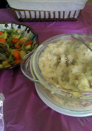 A picture of Roasted Garlic Mashed Taters.