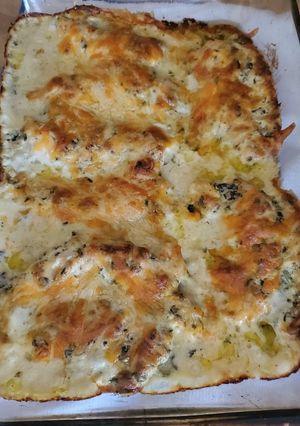 A picture of Spinach Artichoke Chicken.