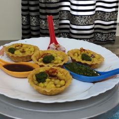 A picture of Sindhi cuisine dal pakwan.