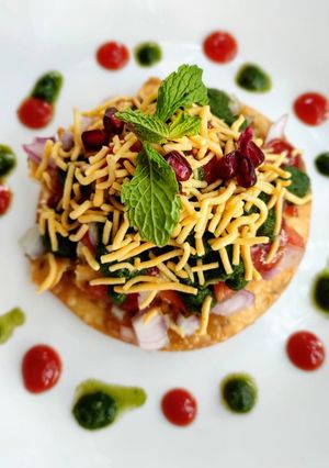 A picture of Dal pakwan chaat.
