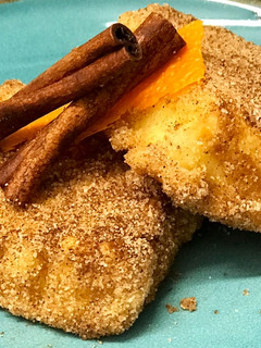 Una foto de Leche frita con un toque de naranja 🍊