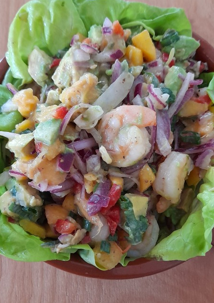 Una foto de Ceviche de camarón con mango