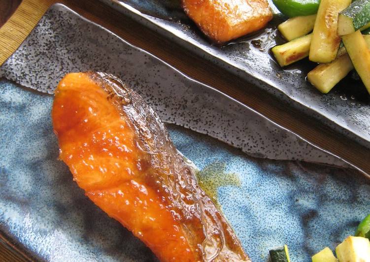 Recipe of Award-winning Pan-fried Autumn Salmon with Ginger Sauce