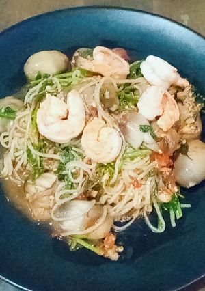 รูปของ เส้นบุกนุ่มผัดผักกูด,กุ้ง,เห็ดฟาง - คีโต