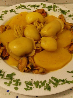 Una foto de Chocos con patatas y mejillones