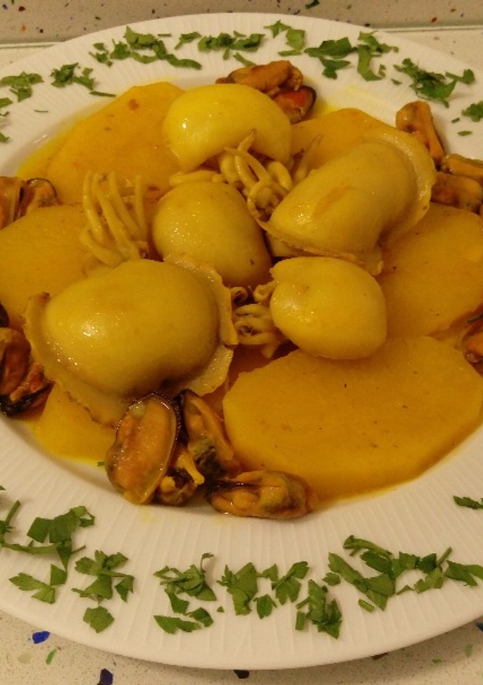 Una foto de Chocos con patatas y mejillones