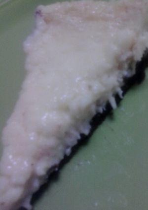 A picture of White chocolate cheesecake w/ chocolate crust.