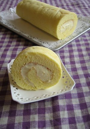 A picture of Moist and Spongy Souffle Roll Cake.