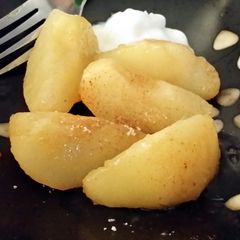 A picture of low calorie sautéed pears.