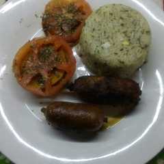 A picture of Chorizos rellenos con guarnición.