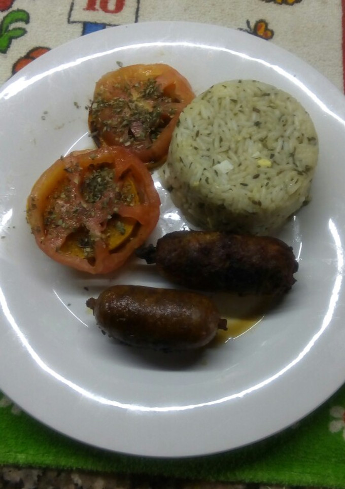Una foto de Chorizos rellenos con guarnición