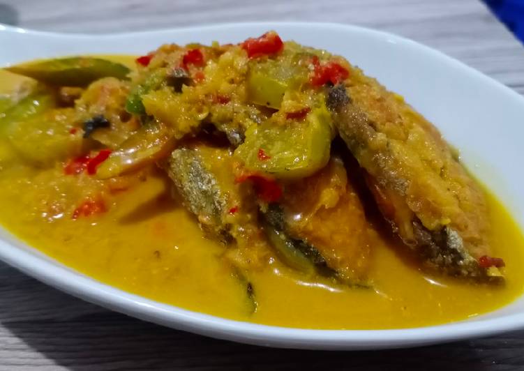 Resep Terbaru Ikan Tenggiri Kuah Kuning Enak Sempurna