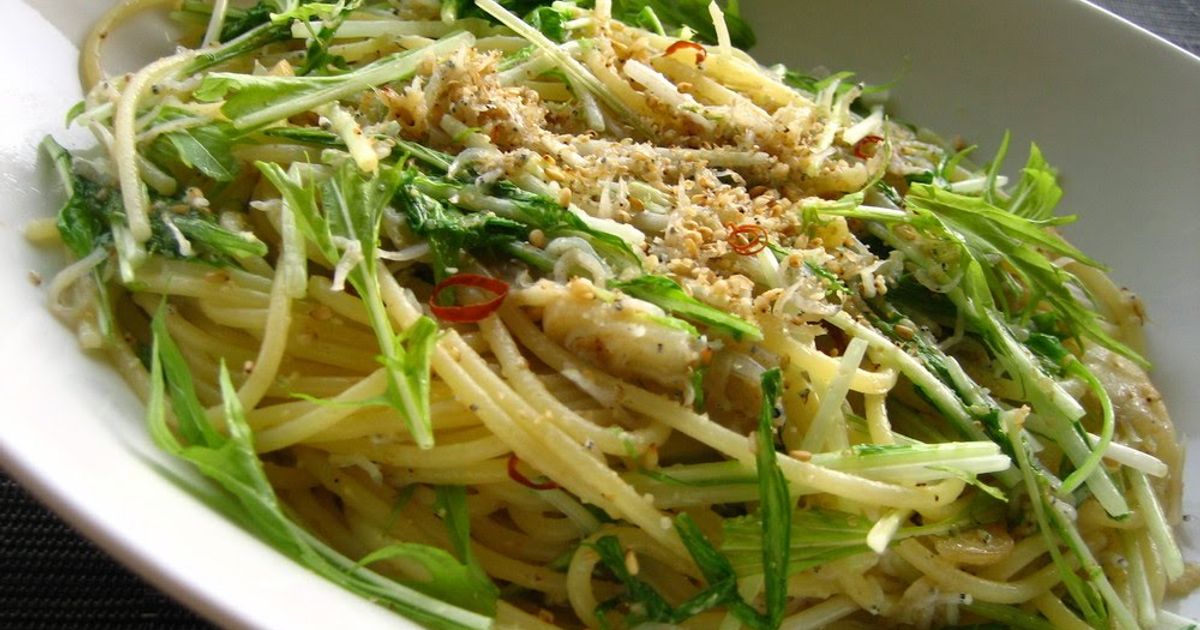 Spaghetti Aglio E Olio With Mizuna Greens And Jako Fish Recipe By ...