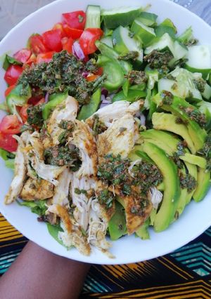 Chimichuri chicken and ovocado salad ainihin hoton girkin