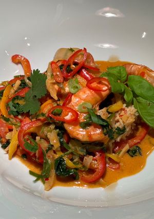 A picture of Thai coconut curry with prawns.