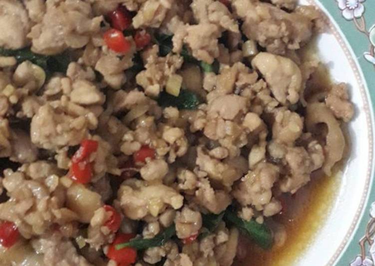 Cara Gampang Menyiapkan Thai Basil Chicken, Enak Banget