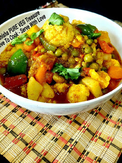 A picture of Aloo Matar Gobhi Sabzi.