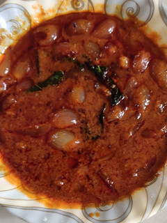 உள்ளி தீயல் (Ulli theeyal recipe in tamil) செய்முறை முக்கிய புகைப்படம்