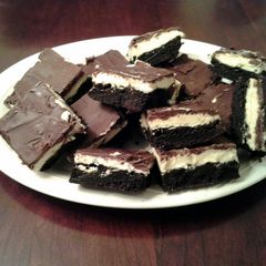 A picture of Peppermint Cream Brownie Bars.