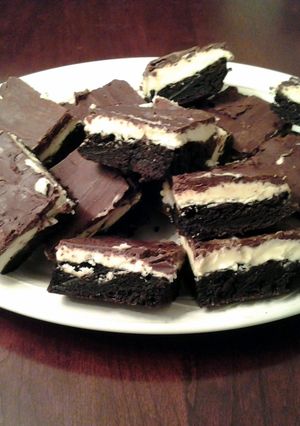 A picture of Peppermint Cream Brownie Bars.