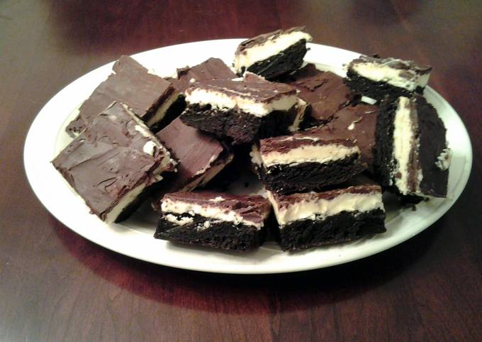 Peppermint Cream Brownie Bars