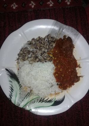 A picture of Rice & beans with stew.