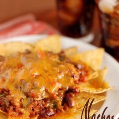 A picture of Nachos with Chili Con Carne.