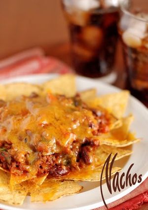 A picture of Nachos with Chili Con Carne.