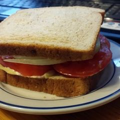 A picture of Taisen's tomato, onion and cucumber sandwich.