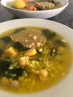 Una foto de Sopa de arroz y acelgas, receta de aprovechamiento de restos del cocido