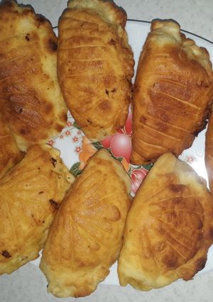 عکسی از دستور پیراشکی گوشت و پنیر🥐
