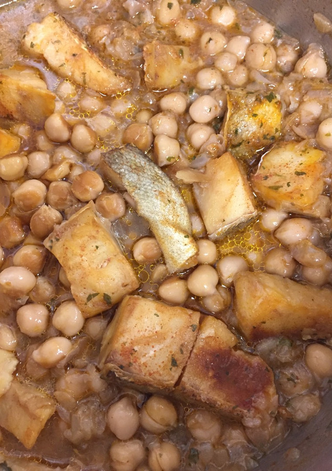 Una foto de Garbanzos con bacalao rápidos