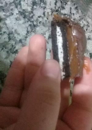 Una foto de Conitos de dulce de leche con galletas oreo